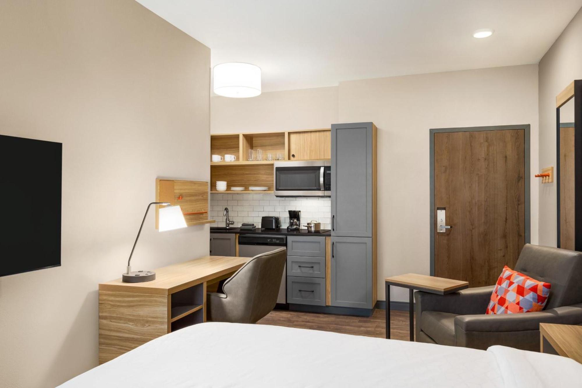 Candlewood Suites Miami - Doral By Ihg Tamiami Екстериор снимка